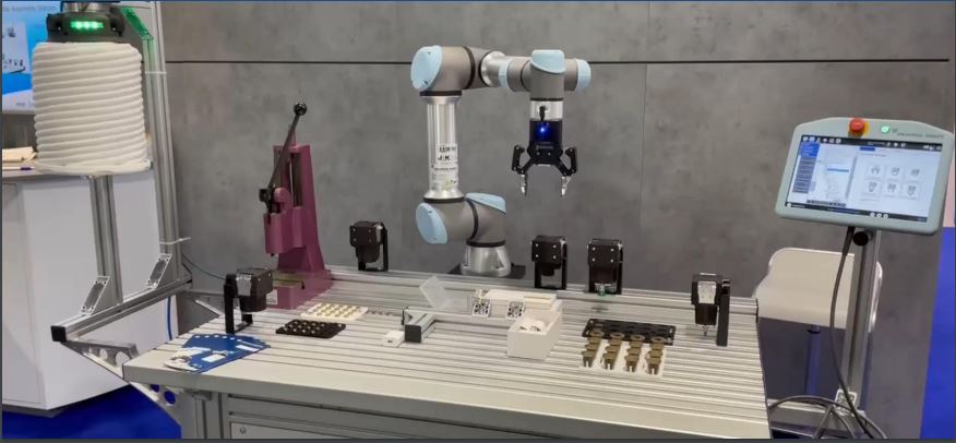 Flexible Maschinenbeladung mit Roboterzelle